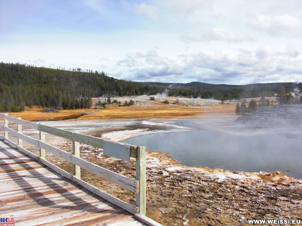 Yellowstone-Nationalpark. Tortoise Shell Spring in der Old Faithful Area - Upper Geyser Basin South Section. - Old Faithful Area, Upper Geyser Basin South Section, Tortoise Shell Spring - (Three River Junction, Yellowstone National Park, Wyoming, Vereinigte Staaten)