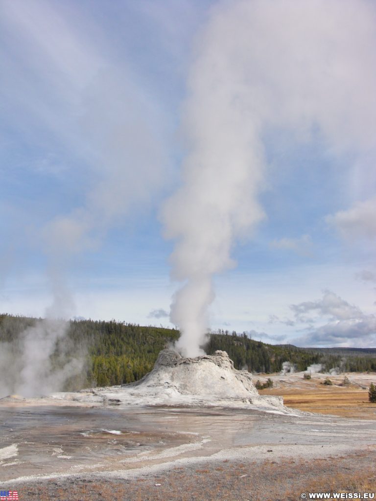 Yellowstone-Nationalpark. Castle Geyser in der Old Faithful Area - Upper Geyser Basin South Section. - Old Faithful Area, Upper Geyser Basin South Section, Castle Geyser - (Three River Junction, Yellowstone National Park, Wyoming, Vereinigte Staaten)