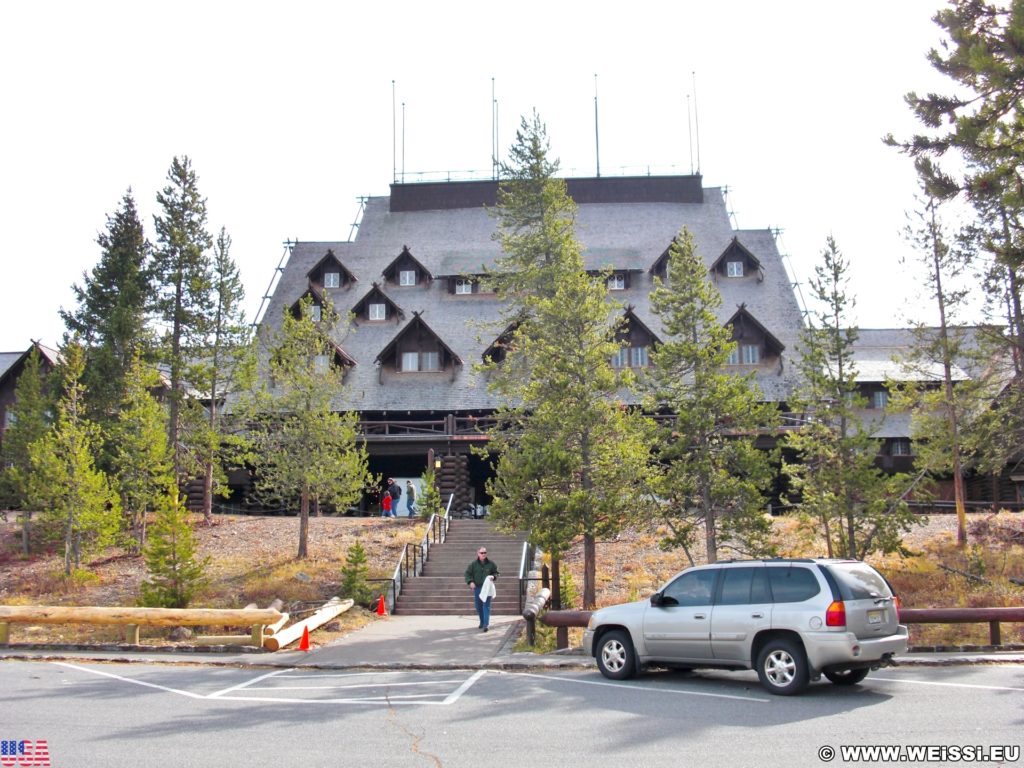 Yellowstone-Nationalpark. Old Faithful Inn in der Old Faithful Area - Upper Geyser Basin South Section. - Hotel, Unterkunft, Old Faithful Area, Upper Geyser Basin South Section, Old Faithful Inn - (Three River Junction, Yellowstone National Park, Wyoming, Vereinigte Staaten)