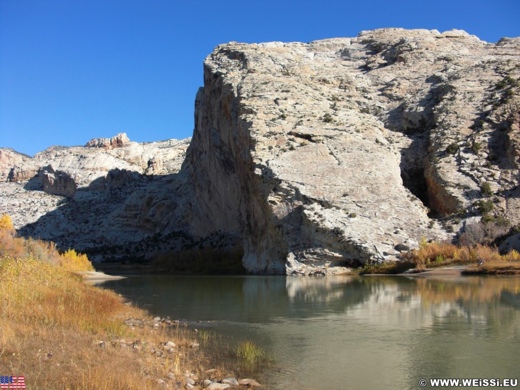 Dinosaur National Monument. Split Mountain Group Campground am Ufer des Green River. - Felsen, Fluss, Berge, Green River, Split Mountain Campground - (Jensen, Utah, Vereinigte Staaten)