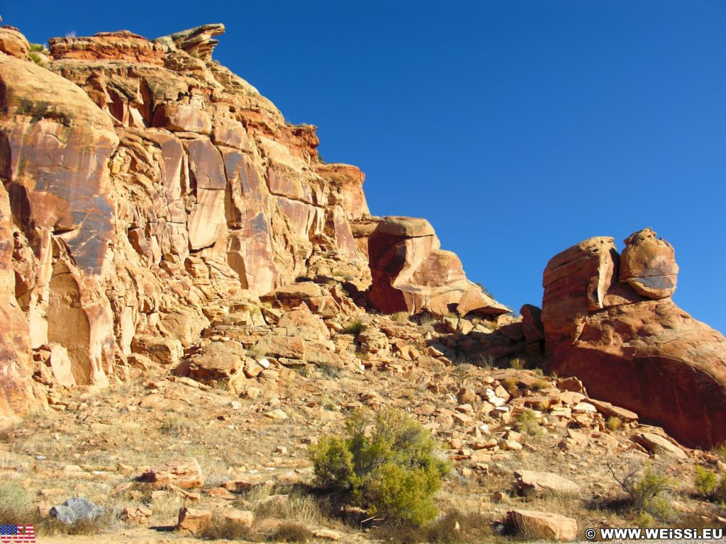 Dinosaur National Monument. Felsformationen am Weg zur Josie Morris Ranch. - Felsen, Felswand, Sandstein, Steine, Berge, Sandsteinformation - (Jensen, Utah, Vereinigte Staaten)