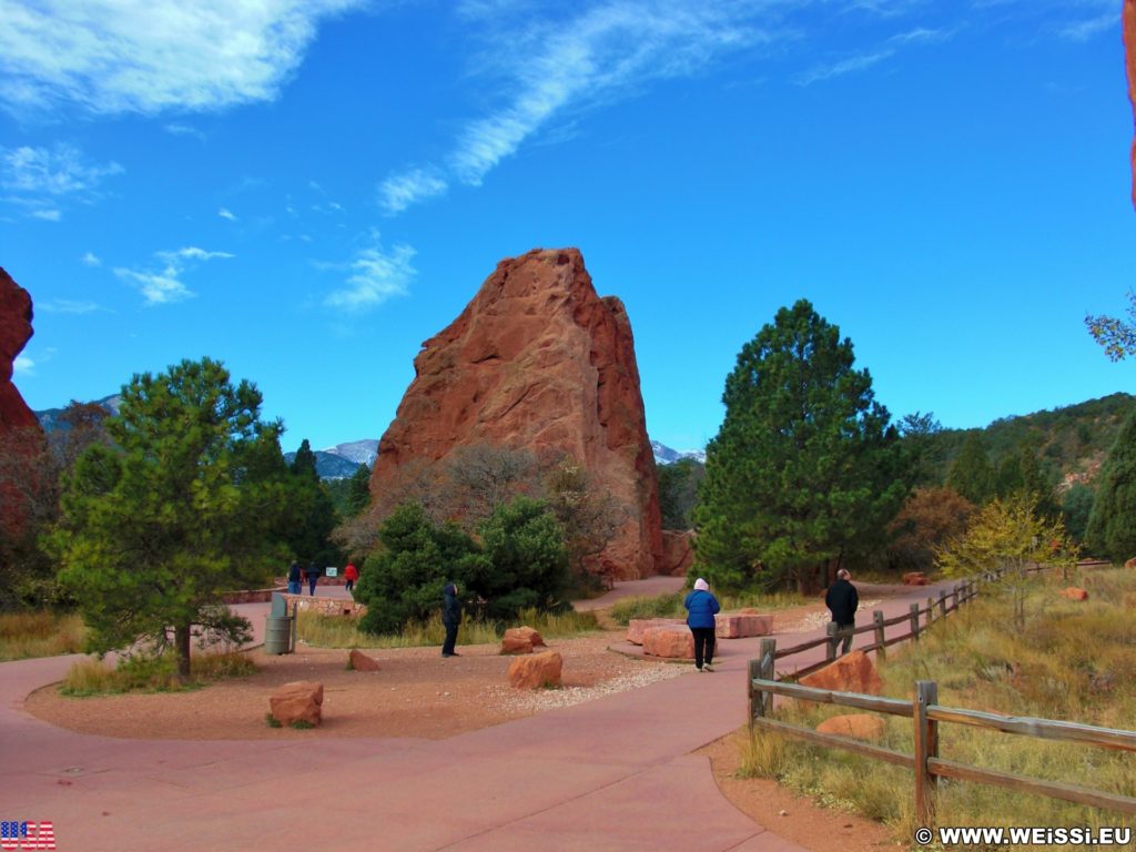 Garden of the Gods - Central Garden Trail. Am Central Garden Trail finden sich viele schöne Motive. Hier im Bild: Sentinel Rock. - Sehenswürdigkeit, Felsformation, Sandstein, Sandsteinformationen, Park, Sandsteinformation, Ausflugsziel, Garten der Götter, Naturpark, sehenswert, Central Garden Trail, Sentinel Rock - (Glen Eyrie, Colorado Springs, Colorado, Vereinigte Staaten)