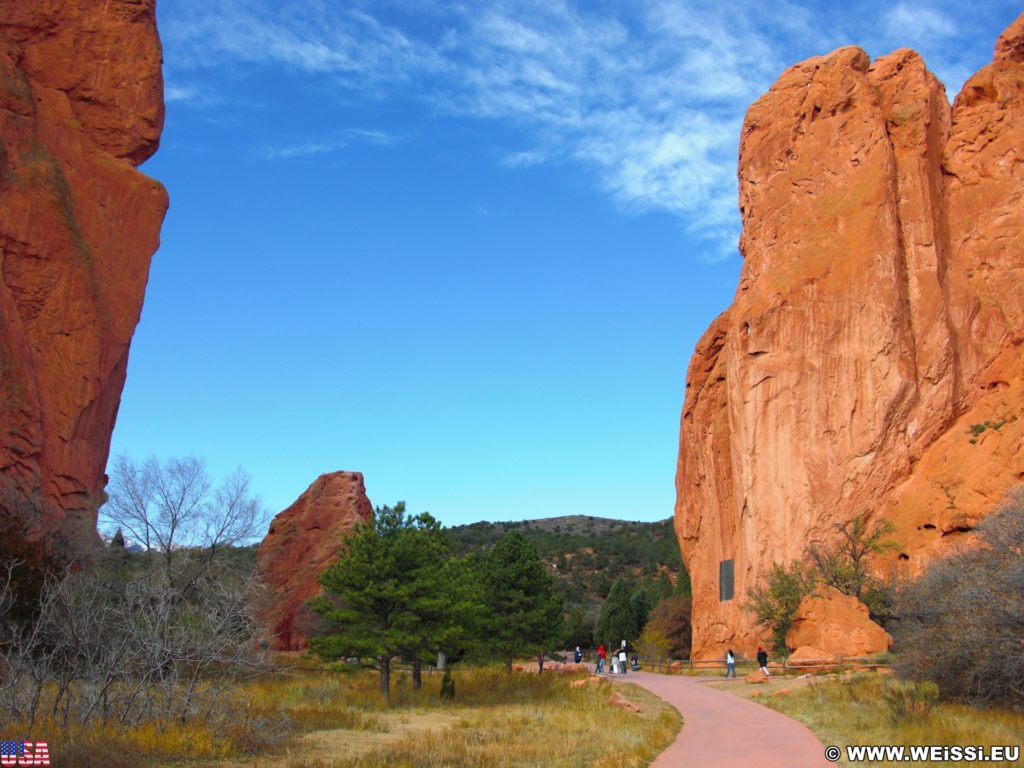 Garden of the Gods - Central Garden Trail. Am Central Garden Trail finden sich viele schöne Motive. Hier im Bild: Sentinel Rock. - Sehenswürdigkeit, Felsformation, Sandstein, Sandsteinformationen, Park, Sandsteinformation, Ausflugsziel, Garten der Götter, Naturpark, sehenswert, Central Garden Trail, Sentinel Rock - (Glen Eyrie, Colorado Springs, Colorado, Vereinigte Staaten)