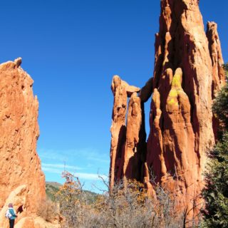 Garden of the Gods - Central Garden Trail. Am Central Garden Trail finden sich viele schöne Motive. Hier im Bild die Three Graces. - Sehenswürdigkeit, Felsformation, Sandstein, Sandsteinformationen, Park, Ausflugsziel, Garten der Götter, Naturpark, sehenswert, Central Garden Trail, Three Graces - (Glen Eyrie, Colorado Springs, Colorado, Vereinigte Staaten)
