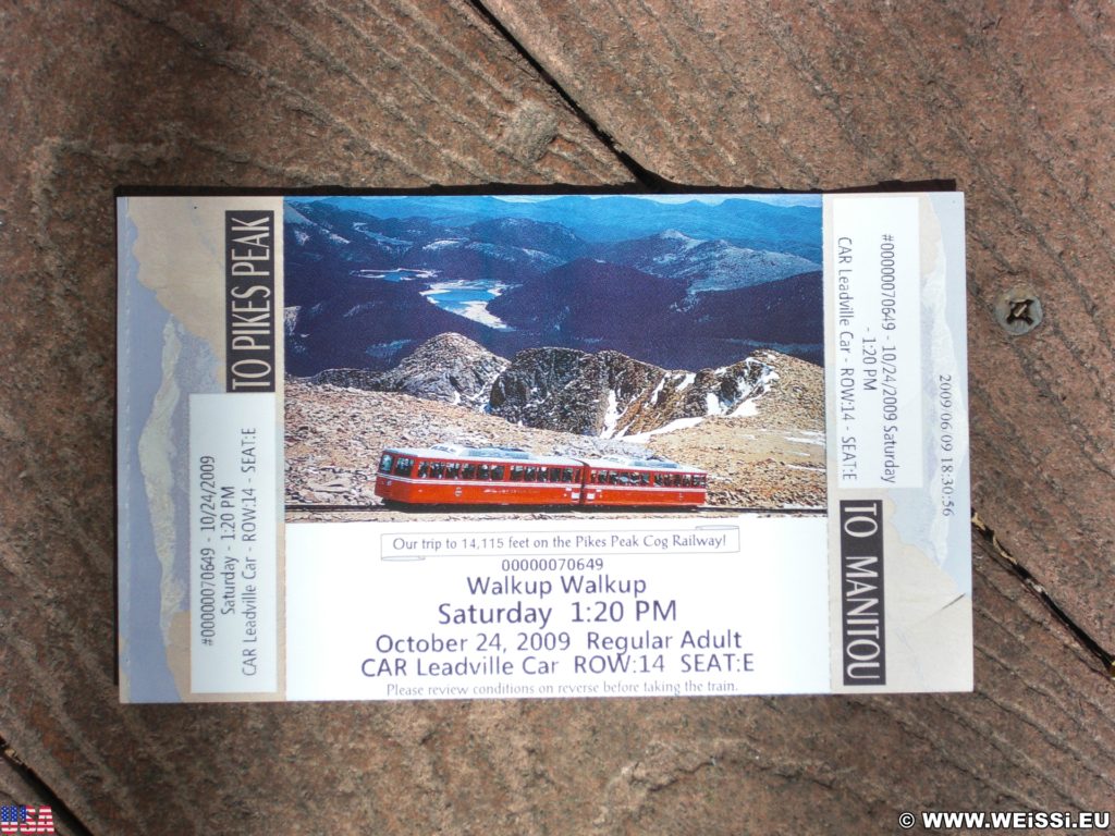 Manitou and Pikes Peak Railway. Eine Fahrt mit der Manitou and Pikes Peak Cog Railway auf den 4301m hohen Hausberg der Stadt endet mit einem spektakulären Rundumblick über die Rockies. Alternativ führt auch eine Autostraße auf den Gipfel.. - Eisenbahn, Pikes Peak, Bahn, Manitou and Pikes Peak Railway, Pikes Peak Cog Railway, Zahnradbahn - (Manitou Springs, Colorado, Vereinigte Staaten)