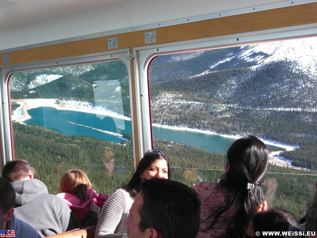 Manitou and Pikes Peak Railway. Eine Fahrt mit der Manitou and Pikes Peak Cog Railway auf den 4301m hohen Hausberg der Stadt endet mit einem spektakulären Rundumblick über die Rockies. Alternativ führt auch eine Autostraße auf den Gipfel.. - Eisenbahn, Pikes Peak, Bahn, Manitou and Pikes Peak Railway, Pikes Peak Cog Railway, Zahnradbahn - (Old Mountain View (historical), Cascade, Colorado, Vereinigte Staaten)