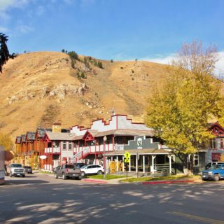 Jackson Hole. Gebäude in Jackson, Wyoming. - Gebäude, Berg, Hügel, East Gros Ventre Butte - (Jackson, Wyoming, Vereinigte Staaten)