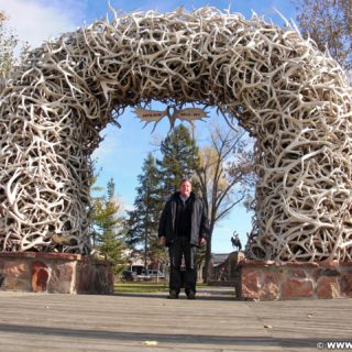 Jackson Hole. Antler Arches, Bögen aus Hirschgeweihen bilden den Eingang zum Town Square.. - Park, Elchgeweih, Antler Arches, Bögen, George Washington Memorial Park, Hirschgeweih, Town Square - WEISSINGER Andreas - (Jackson, Wyoming, Vereinigte Staaten)