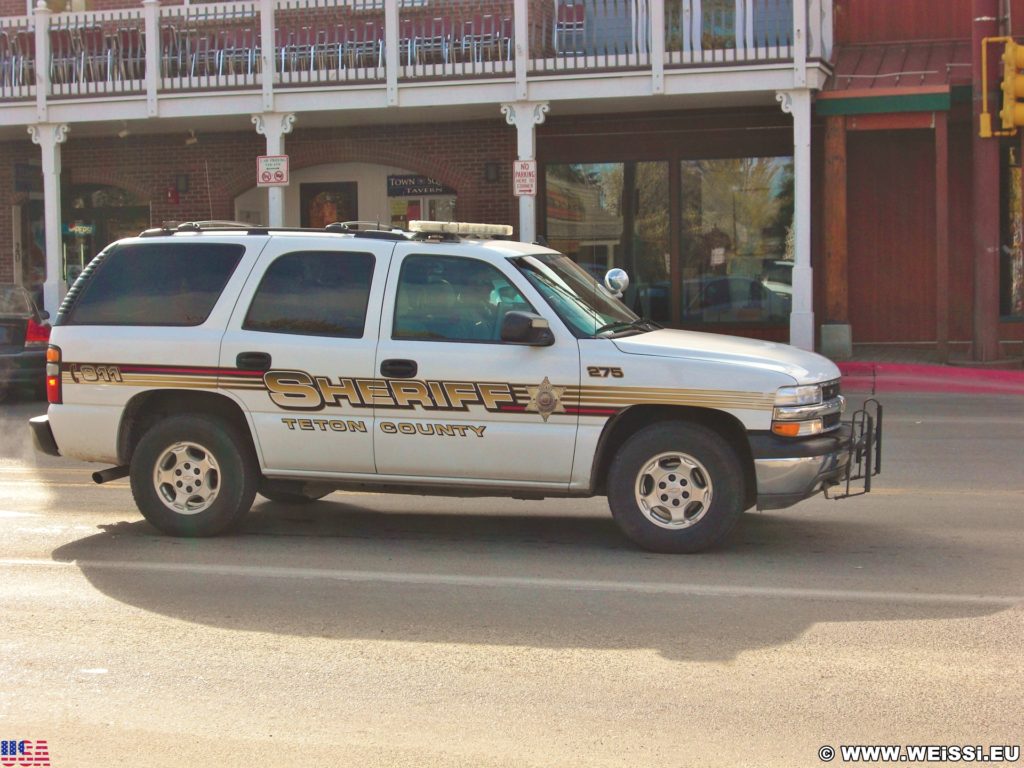 Jackson Hole. Sheriff auf Patrouille. - Auto, Chevrolet, Fahrzeug, KFZ, Patrouille, Sheriff - (Jackson, Wyoming, Vereinigte Staaten)