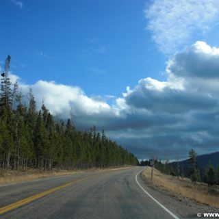 On the Road. - Landschaft, Panorama - (Deer Lodge Summer Home Area, Dutch John, Utah, Vereinigte Staaten)