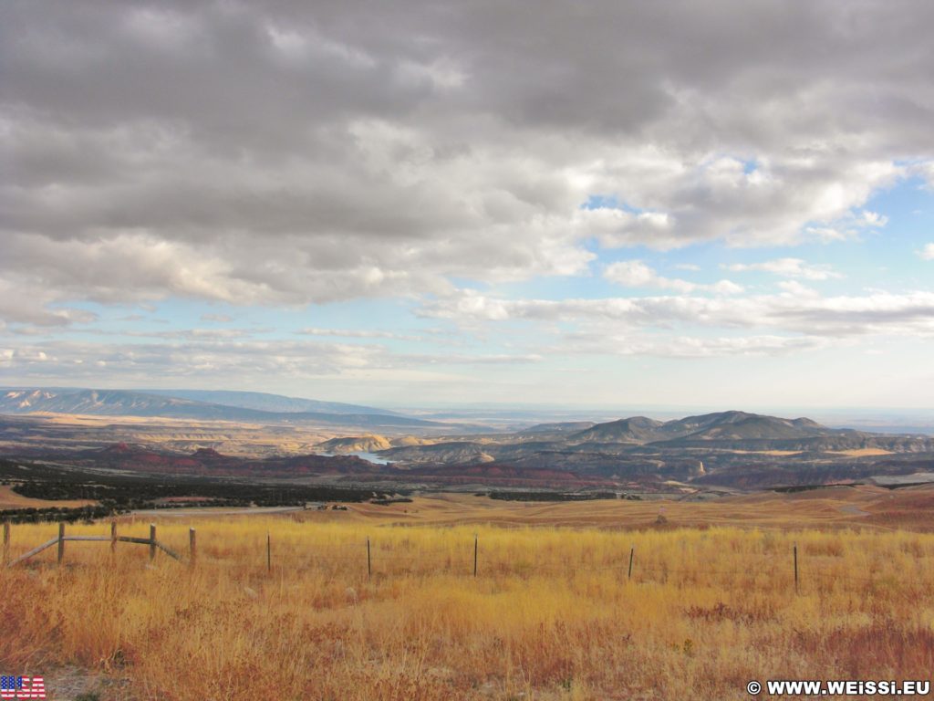 On the Road. Ausblick auf das Red Fleet Reservoir im Red Fleet State Park. - Landschaft, Panorama, Aussichtspunkt, Red Fleet Reservoir, Red Fleet State Park - (Bullionville, Vernal, Utah, Vereinigte Staaten)