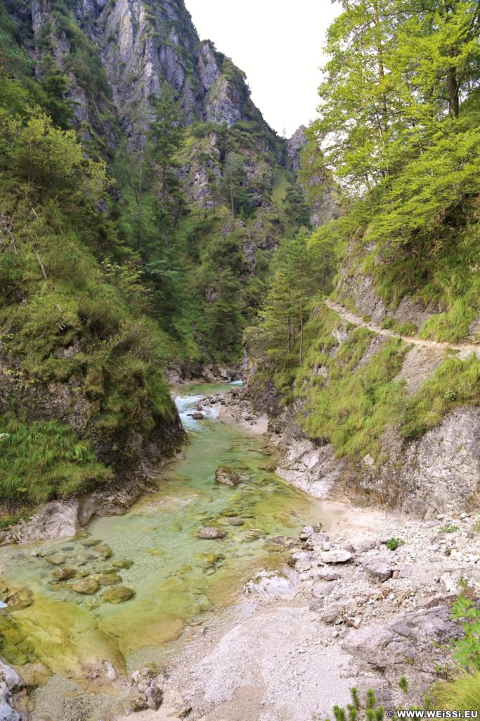 Ötschergräben - Der Grand Canyon Niederösterreichs. Bergauf der zauberhaften Landschaft und dem Ötscherbach folgend, vorbei an zahlreichen Kaskaden und Felsgebilden, erreicht man nach ca. 1,5 Stunden (4,8km) die Jausenstation Ötscherhias.. - Wasser, Bach, Ötschergräben, Vordere Ötschergräben, Ötscherbach - (Hagen, Mitterbach-Seerotte, Niederösterreich, Österreich)