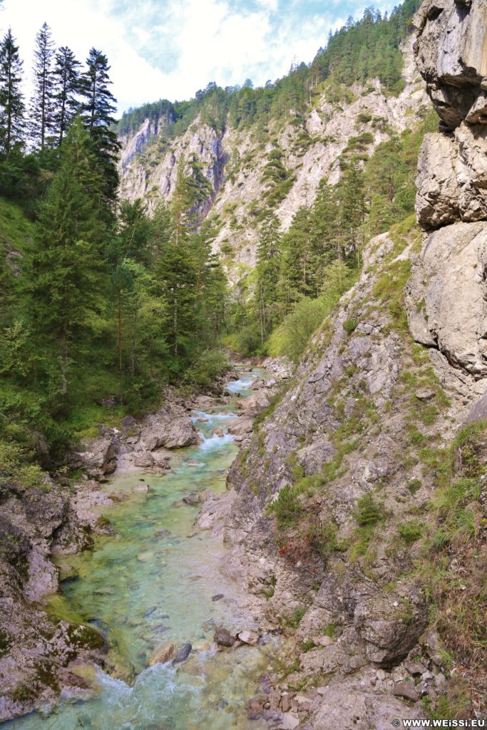 Ötschergräben - Der Grand Canyon Niederösterreichs. Bergauf der zauberhaften Landschaft und dem Ötscherbach folgend, vorbei an zahlreichen Kaskaden und Felsgebilden, erreicht man nach ca. 1,5 Stunden (4,8km) die Jausenstation Ötscherhias.. - Wasser, Bach, Ötschergräben, Vordere Ötschergräben, Ötscherbach - (Hagen, Mitterbach-Seerotte, Niederösterreich, Österreich)