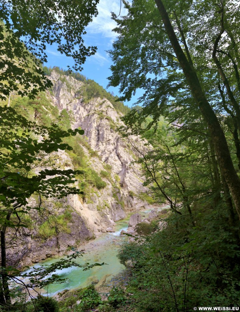 Ötschergräben - Der Grand Canyon Niederösterreichs. Bergauf der zauberhaften Landschaft und dem Ötscherbach folgend, vorbei an zahlreichen Kaskaden und Felsgebilden, erreicht man nach ca. 1,5 Stunden (4,8km) die Jausenstation Ötscherhias.. - Wasser, Bach, Ötschergräben, Vordere Ötschergräben, Ötscherbach - (Hagen, Mitterbach-Seerotte, Niederösterreich, Österreich)