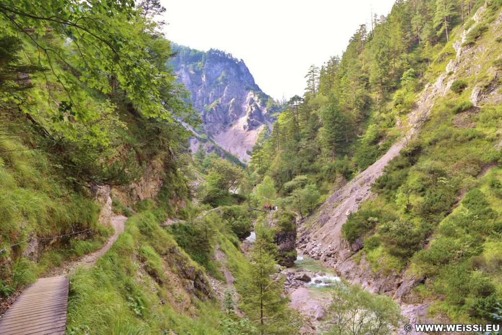 Ötschergräben - Der Grand Canyon Niederösterreichs. Bergauf der zauberhaften Landschaft und dem Ötscherbach folgend, vorbei an zahlreichen Kaskaden und Felsgebilden, erreicht man nach ca. 1,5 Stunden (4,8km) die Jausenstation Ötscherhias.. - Wasser, Bach, Ötschergräben, Vordere Ötschergräben, Ötscherbach - (Hagen, Mitterbach-Seerotte, Niederösterreich, Österreich)