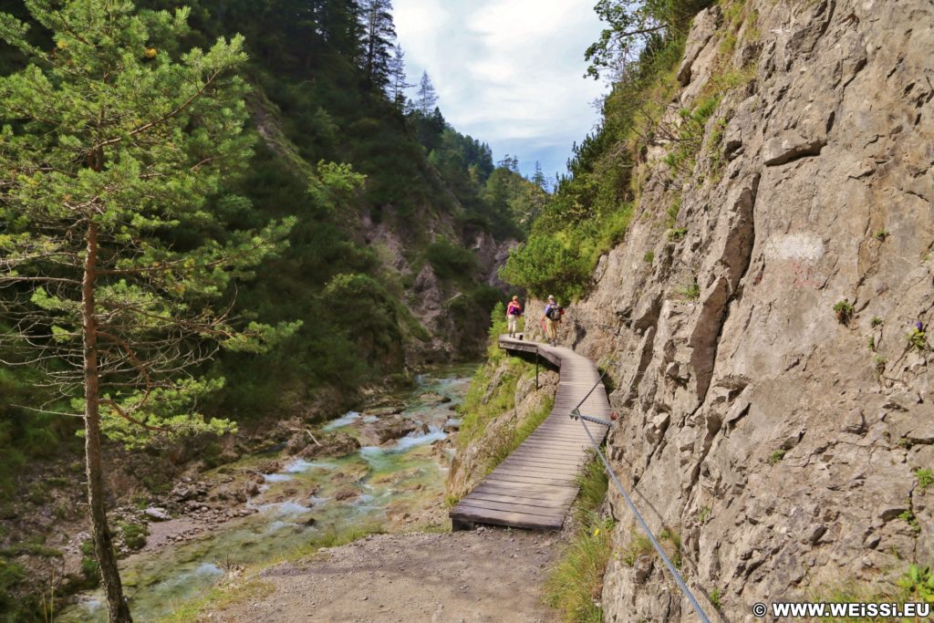 Ötschergräben - Der Grand Canyon Niederösterreichs. Bergauf der zauberhaften Landschaft und dem Ötscherbach folgend, vorbei an zahlreichen Kaskaden und Felsgebilden, erreicht man nach ca. 1,5 Stunden (4,8km) die Jausenstation Ötscherhias.. - Wasser, Bach, Ötschergräben, Vordere Ötschergräben, Ötscherbach - (Hagen, Mitterbach-Seerotte, Niederösterreich, Österreich)