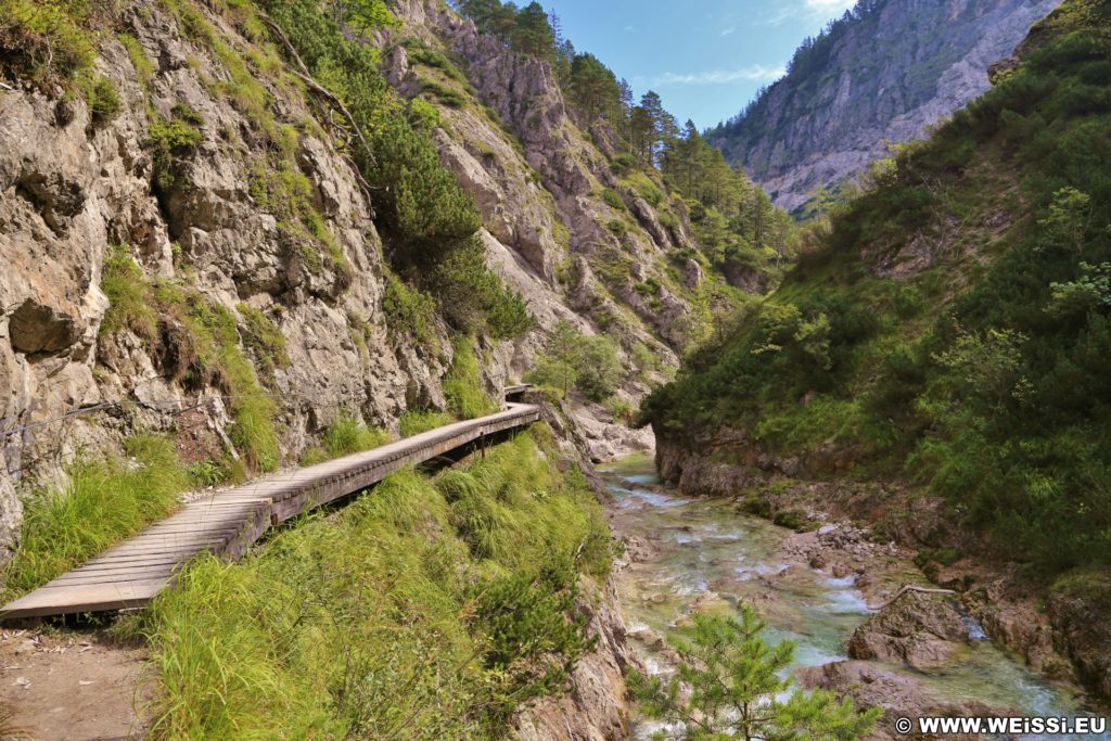 Ötschergräben - Der Grand Canyon Niederösterreichs. Bergauf der zauberhaften Landschaft und dem Ötscherbach folgend, vorbei an zahlreichen Kaskaden und Felsgebilden, erreicht man nach ca. 1,5 Stunden (4,8km) die Jausenstation Ötscherhias.. - Wasser, Bach, Ötschergräben, Vordere Ötschergräben, Ötscherbach - (Hagen, Mitterbach-Seerotte, Niederösterreich, Österreich)