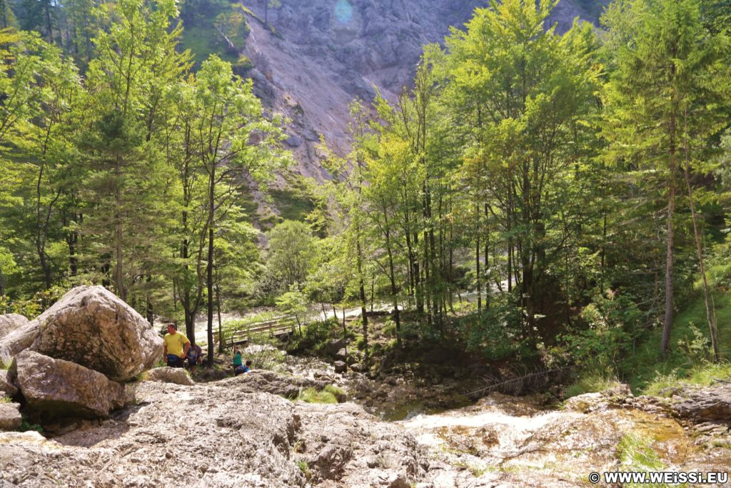 Ötschergräben - Der Grand Canyon Niederösterreichs. Der Mirafall ist ein eindrucksvoller Wasserfall inmitten den Ötschergräben. Im wasserreichen Frühjahr bietet sich hier ein spektakuläres Bild, wenn die Wassermassen über den Fels hinunterschießen.. - Wasserfall, Wasser, Ötschergräben, Hintere Ötschergräben, Mirafall - (Hagen, Mitterbach-Seerotte, Niederösterreich, Österreich)