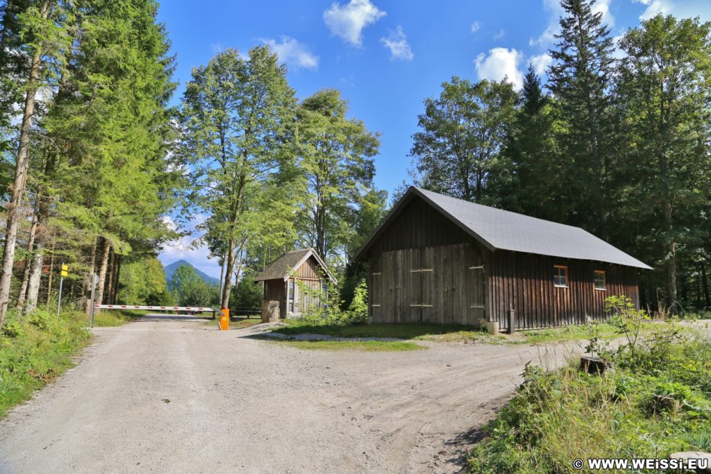 Ötschergräben - Hagengut. Entlang der Ötscherstraße/Forststraße, welche sich endlos lang dahin zieht, geht es vorbei am Hagengut über den Erlaufstausee zum Bahnhof Erlaufklause wo man die Himmelstreppe (Zug) besteigt um wieder zum Ausgangspunkt Wienerbruck zurückzukehren.. - Strasse, Weg, Ötschergräben, Ötscherstraße - (Hagen, Mitterbach-Seerotte, Niederösterreich, Österreich)