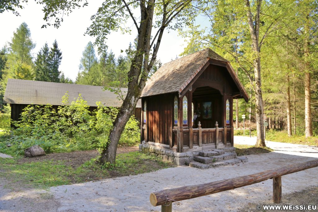 Ötschergräben - Hagengut. Entlang der Ötscherstraße/Forststraße, welche sich endlos lang dahin zieht, geht es vorbei am Hagengut über den Erlaufstausee zum Bahnhof Erlaufklause wo man die Himmelstreppe (Zug) besteigt um wieder zum Ausgangspunkt Wienerbruck zurückzukehren.. - Strasse, Weg, Ötschergräben, Ötscherstraße - (Hagen, Mitterbach-Seerotte, Niederösterreich, Österreich)