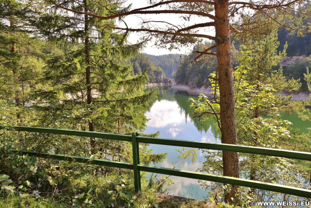 Ötschergräben - Erlaufstausee. Entlang der Ötscherstraße/Forststraße, welche sich endlos lang dahin zieht, geht es vorbei am Hagengut über den Erlaufstausee zum Bahnhof Erlaufklause wo man die Himmelstreppe (Zug) besteigt um wieder zum Ausgangspunkt Wienerbruck zurückzukehren.. - See, Stausee, Wasser, Ötschergräben, Ötscherstraße, Erlaufstausee - (Hagen, Mitterbach-Seerotte, Niederösterreich, Österreich)