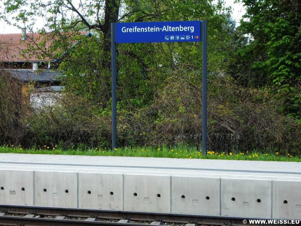 An der Hauptstraße in Greifenstein. - Wanderung Tempelbergwarte Burg Greifenstein - (Greifenstein, Niederösterreich, Österreich)