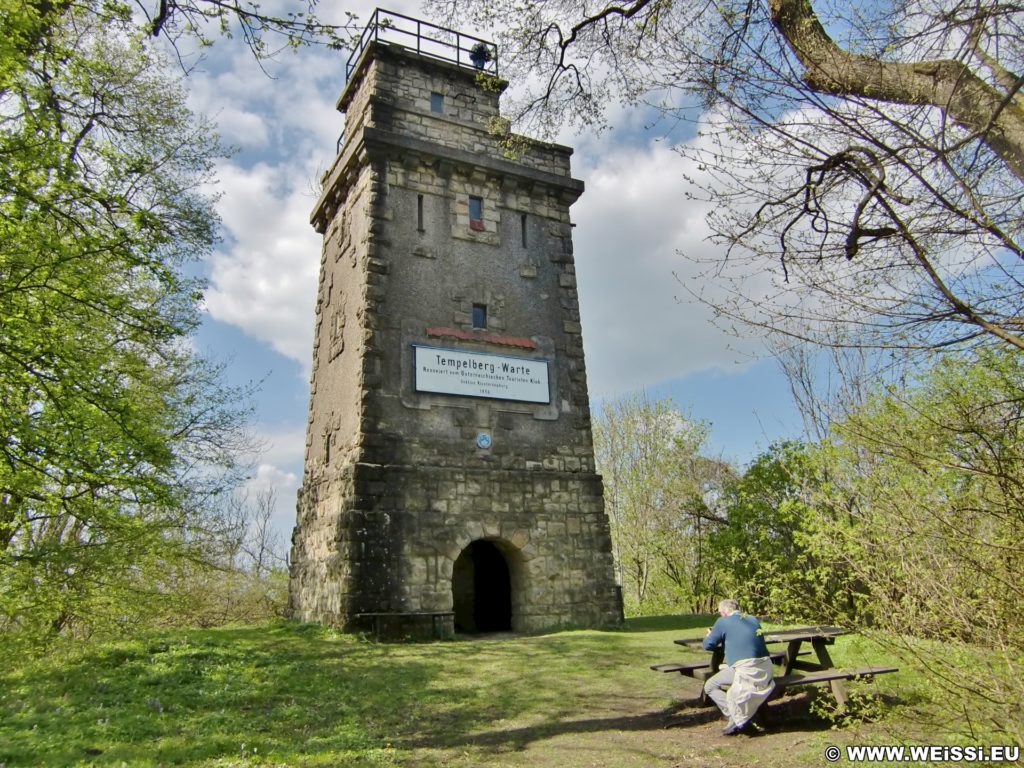 Tempelbergwarte. Der Aussichtsturm befindet sich am 403m hohen Tempelberg und wurde zu Ehren von Kaiser Franz Joseph I anlässlich seines 60-jährigen Regierungsjubiläums im jahr 1908 errichtet.. - Aussichtsturm, Turm, Wanderung Tempelbergwarte Burg Greifenstein, Aussichtswarte, Tempelberg, Tempelbergwarte, Warte - (Altenberg, Greifenstein, Niederösterreich, Österreich)