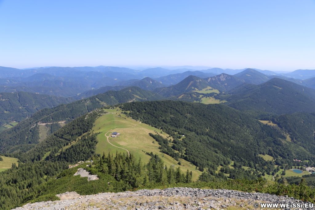 Schneeberg - Tagesausflug, Losenheim - Edelweißhütte - Fadensteig - Fischerhütte. Am Fadensteig, welcher zunächst duch einen Wald führt und anschließend in felsiges steiles Gelände übergeht erreicht man über den Nordkamm des Schneeberg das Hochplateu und die gemütliche Fischerhütte.  - Fadensteig - (Losenheim, Vois, Niederösterreich, Österreich)