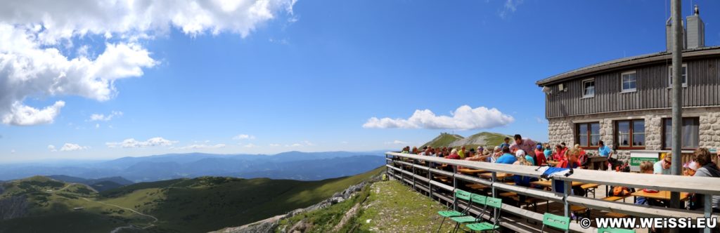 Schneeberg - Tagesausflug, Losenheim - Edelweißhütte - Fadensteig - Fischerhütte. Die Fischerhütte liegt auf einer Höhe von 2049m und ist die höchstgelegene Schutzhütte Niederösterreichs. Hier kann man gutbürgerliche und regionale Bergsteigerkost genießen.  - Fischerhütte, Gebäude, Schutzhütte - (Losenheim, Vois, Niederösterreich, Österreich)