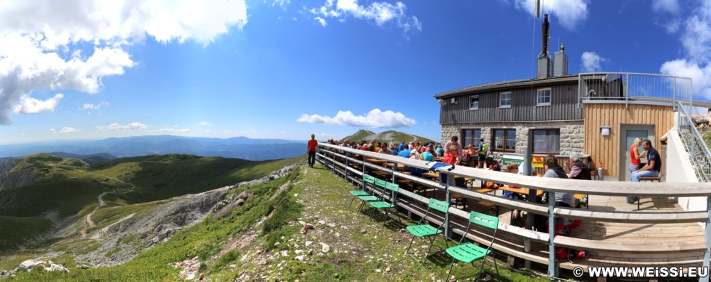 Schneeberg - Tagesausflug, Losenheim - Edelweißhütte - Fadensteig - Fischerhütte. Die Fischerhütte liegt auf einer Höhe von 2049m und ist die höchstgelegene Schutzhütte Niederösterreichs. Hier kann man gutbürgerliche und regionale Bergsteigerkost genießen.  - Fischerhütte, Gebäude, Schutzhütte - (Losenheim, Vois, Niederösterreich, Österreich)