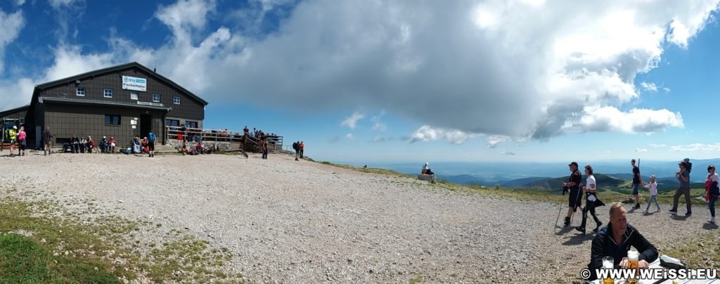 Schneeberg - Tagesausflug, Losenheim - Edelweißhütte - Fadensteig - Fischerhütte. Die Fischerhütte liegt auf einer Höhe von 2049m und ist die höchstgelegene Schutzhütte Niederösterreichs. Hier kann man gutbürgerliche und regionale Bergsteigerkost genießen.  - Fischerhütte, Gebäude, Schutzhütte - (Losenheim, Vois, Niederösterreich, Österreich)